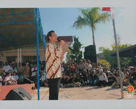 Sri Sultan HB X sedang menyampaikan sambutan.