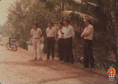 Beberapa pegawai PU menunggu kedatangan Menteri PU.