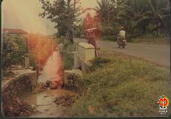 Tampak kondisi awal pekerjaan saluran irigasi dilihat dari Selatan jalan. (bagian 4)