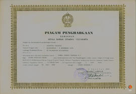 Piagam penghargaan dari Gubernur DIY diberikan kepada Sumantri Dolrini dkk, sebanyak 5 orang atas...