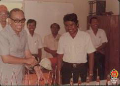 Menteri PU akan menikmati minum.