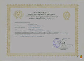 Piagam dari BP.7 DIY diberikan kepada Moordian atas peran sertanya sebagai pembina lomba menyanyi...