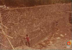 Bangunan bendungan yang hampir selesai sudah mencapai tahap 70 %.