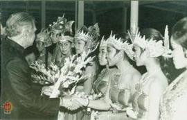 Tarian Golek Menak dalam acara jamuan makan malam