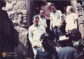 Gubernur Propinsi Ismailia, Dr. Ahreed a. Gluki sedang menuruni tangga candi Prambanan.