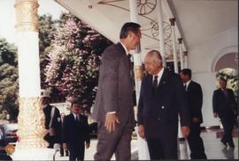 Kedatangan PM Singapura di Gedung Agung Yogyakarta disambut oleh Presiden RI Soeharto.