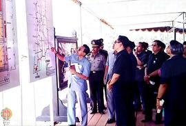 Wakil Presiden Try Sutrisno didampingi Pejabat Gubernur DIY Paku Alam  VIII beserta rombongan sed...