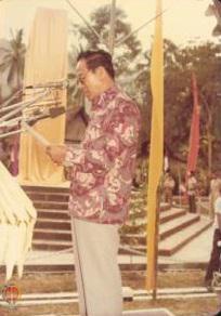 Menko Polkam Surono sedang memberikan sambutan pada acara peresmian Monumen Perang Rakyat semesta