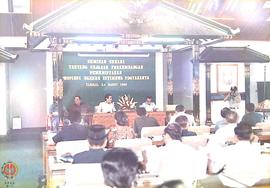 Drs. Arifin Ilyas, Asisten Pemerintahan Prop.DIY tampak hadir dalam acara seminar sehari tentang ...