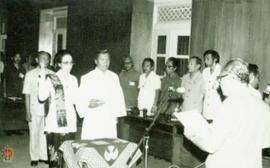 Acara pengambilan sumpah  dalam pelantikan Notaris baru Veronika oleh Setwida Drs. Sumijan.