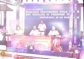Tampak hadir sebagai narasumber/pembicara dalam acara loka karya persiapan penyusunan pola dasar ...