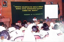 Para Peserta sedang memperhatikan Sdr.Heru Kesawamurti yang menyampaikan materi.