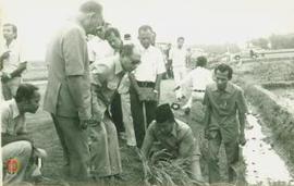 Wakil Gubernur Prop. DIY Sri Paduka Paku  Alam VIII menyambut kedatangan tamu asing di Bandara Ad...