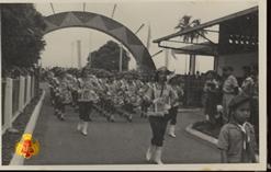 Penampilan Marching Band di pembu-kaan Desa Bina Budi Bangsa.