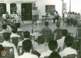 Lurah Desa Sidoagung sedang membe-rikan sambutan dalam Peringatan dan Peresmian Berdirinya Kalura...