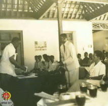 Pemberian hadiah kepada Kalurahan Sidokerto Kapanewon Godean sebagai pemenang kedua dalam Perlomb...