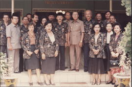 Rombongan dari MKGR foto bersama Penjabat Gubernur DIY Sri Paduka Paku Alam VIII sebelum meningga...