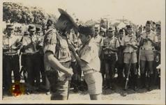 Seorang anggota Pramuka sedang menyematkan tanda tamu utama LT IV kepada Brigadir Jenderal Sarwa ...