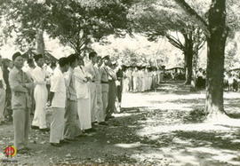 Peserta upacara yang terdiri dari pegawai negeri, ketentaraan/ kepolisian, partai/organisasi, dan...